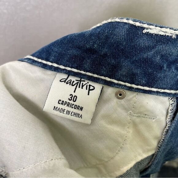 Daytrip Thick Stitch Distressed Capricorn Cut Off Shorts 30 - Picture 5 of 5